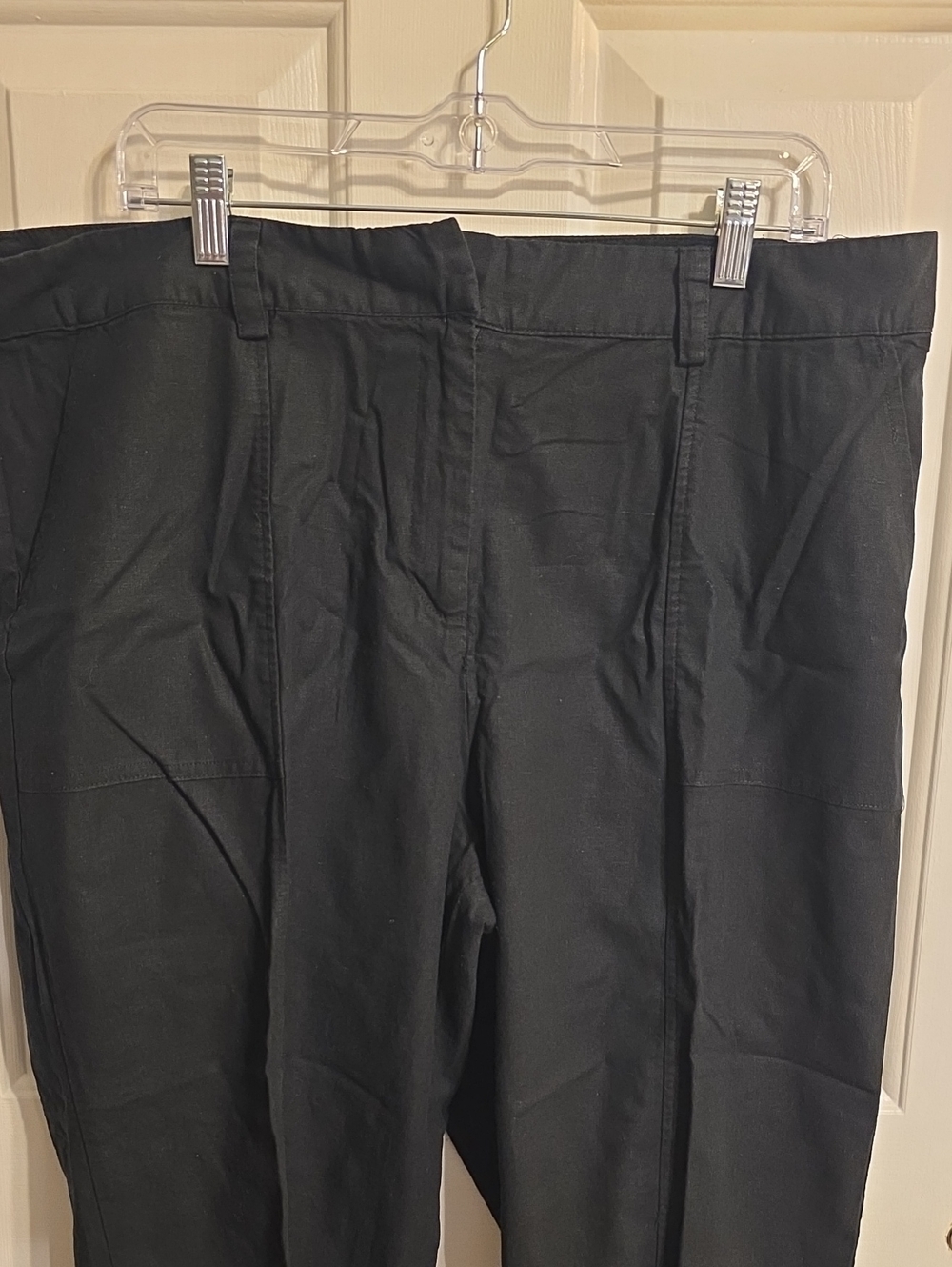 FREE W/ PURCHASE Christopher & Banks Black Cropped Ankle Pants **Flawed**